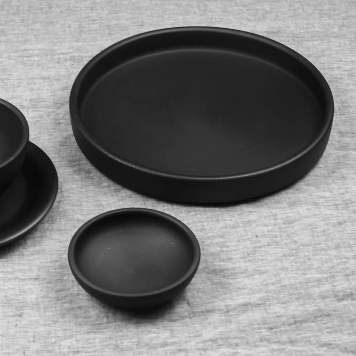 LIMA Handmade Black Clay Serving Plate for wholesale by Grøn Home
