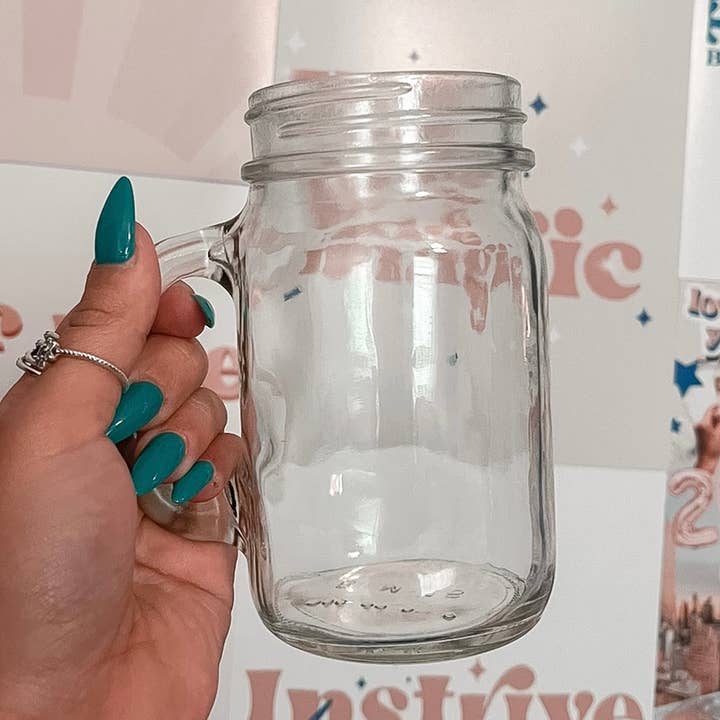 Tasse Mason Jar sans marque 16 oz avec poignée pour la vente par Instrive Design
