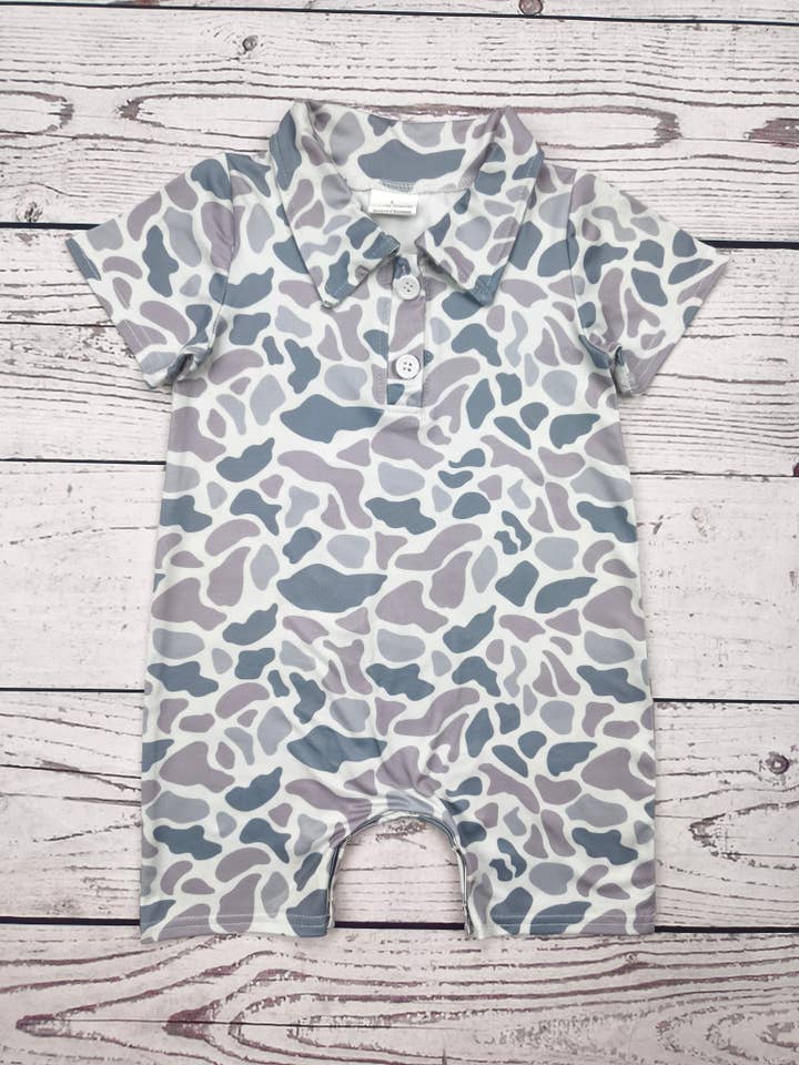 Barboteuse Camouflage Gris Bébé pour la vente par sassy kids palace