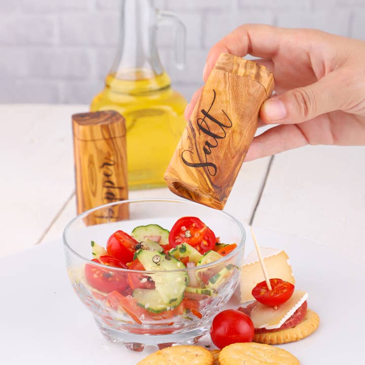 Krafts GmbH – Großhandel Salz- & Pfefferstreuer-Set – Salz- und Pfefferstreuer aus Olivenholz
