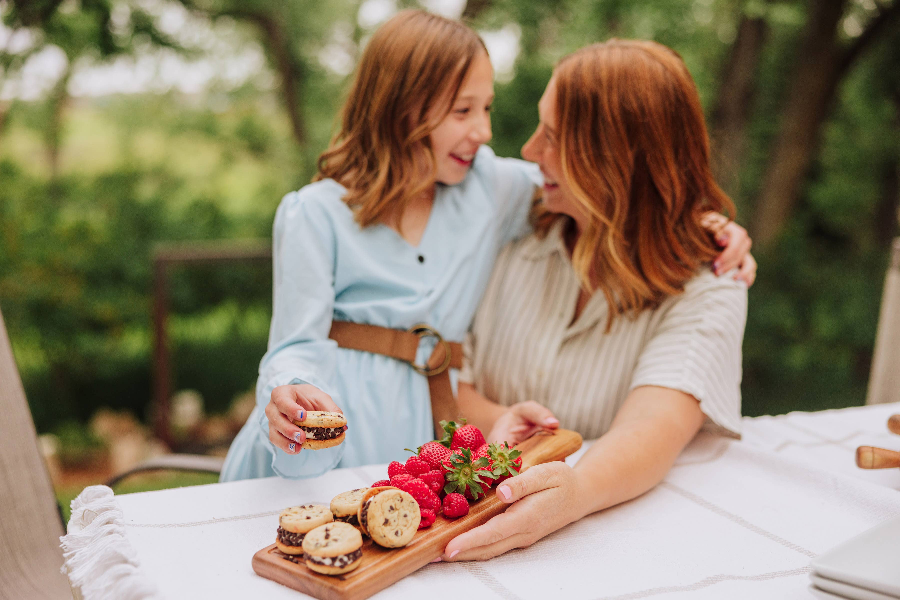 Picnic Time Family of Brands - Wholesale Cutting Board - Botella Cheese Cutting Board & Serving Tray9