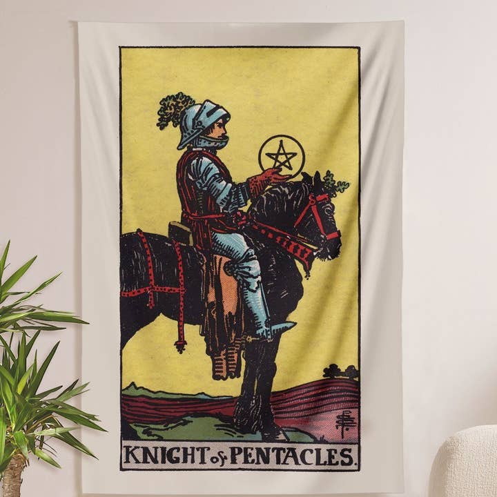 Ridder af Pentacles Tapestry for engroshandel hos Nirvana Threads