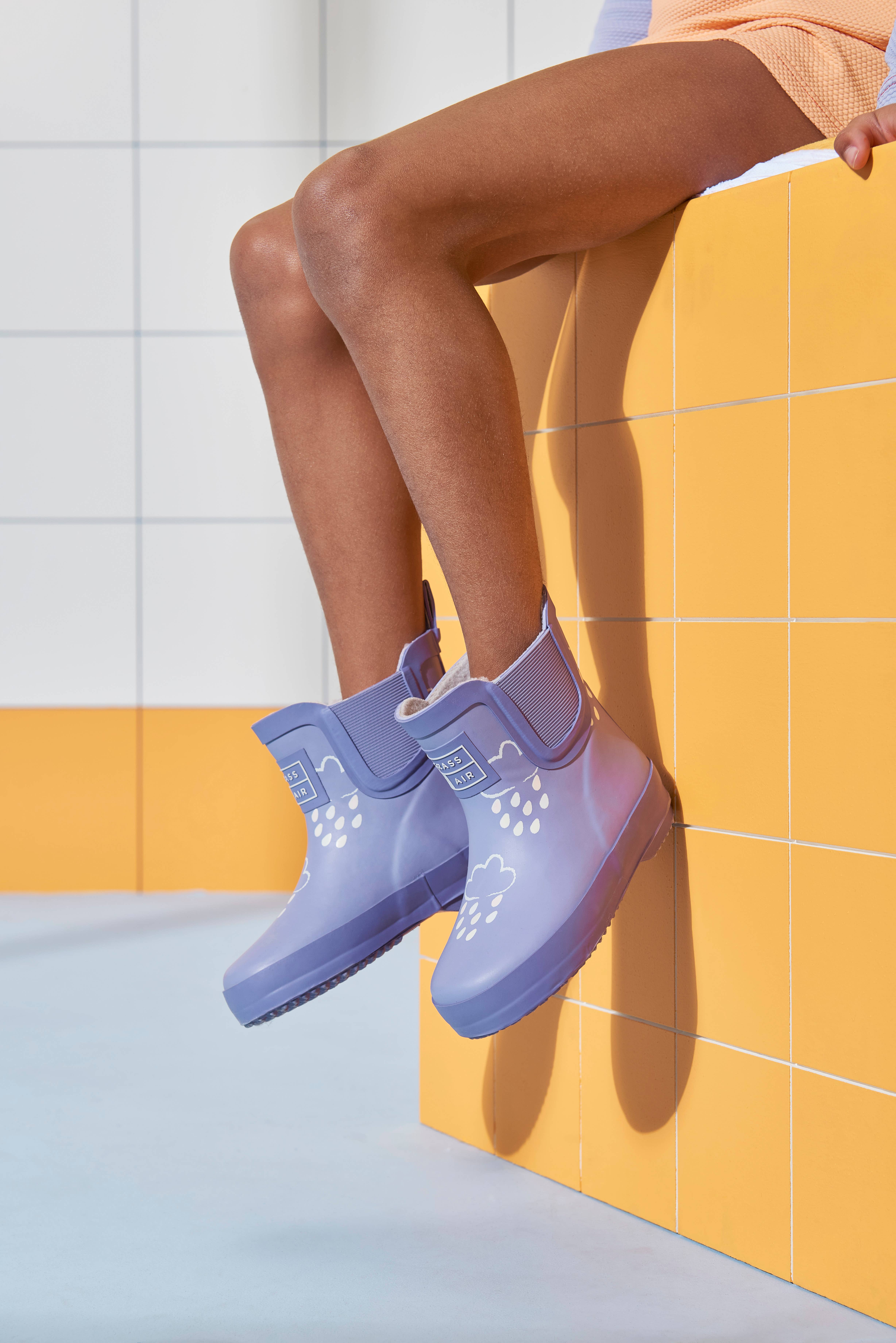 Grass & Air - Wholesale Rain Boots - Kids - Lavender Short Colour-Changing Kids Wellies3