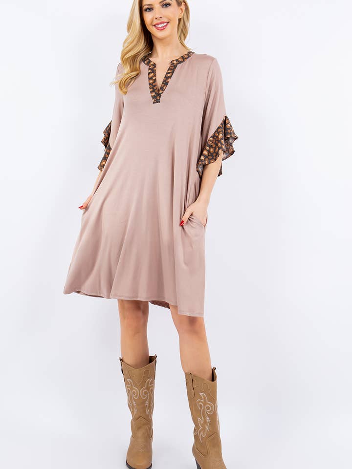 ABITO MIDI SVASATO CON MANICHE FLUIDE A CONTRASTO -CD43820A per la vendita all'ingrosso da parte di Celeste Clothing