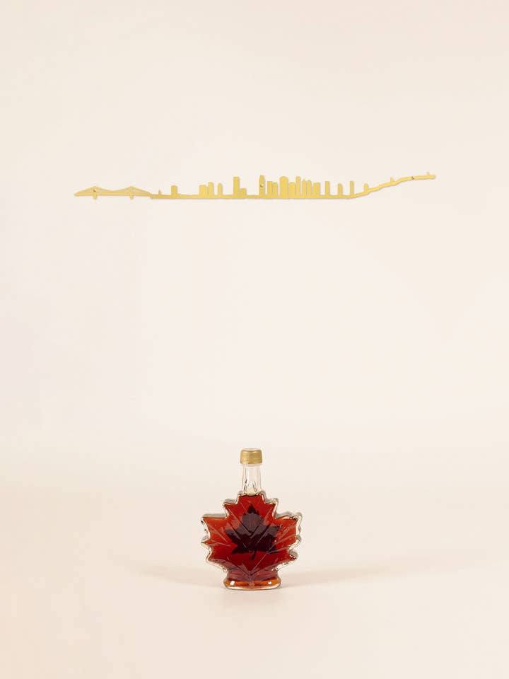 Vægindretning - Montreal Skyline - Guld (50cm) for engroshandel hos The Line