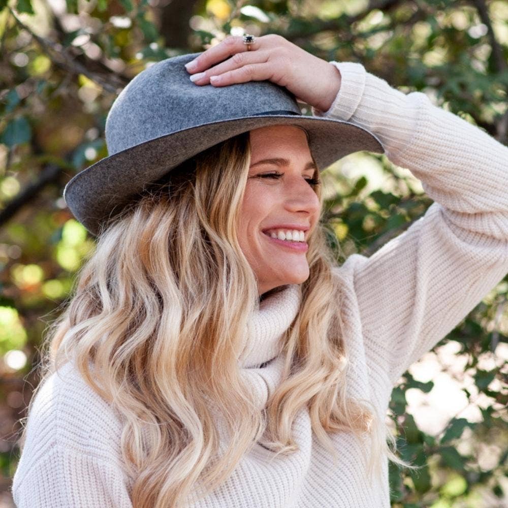 TRAVAUX EN COURS... – Großhandel Fedora-Hut – Damen – Filzhut mit Lederband und rohem Rand35