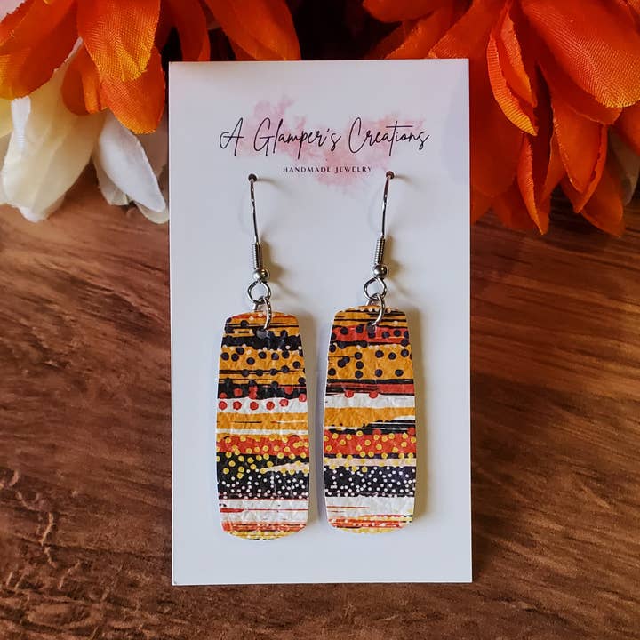 Herfstkleurige minibar leren oorbellen met strepen en stippen voor wholesale door A Glamper's Creations LLC