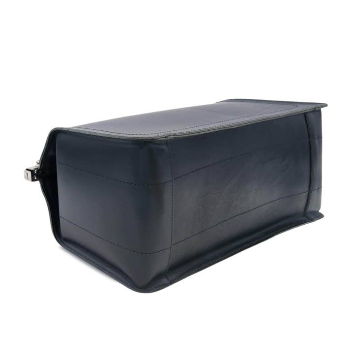 Thielemann Leather Manufacturer – wholesale Väska med handtag – Dam – Läkarkväska ”Santa Maria” med läderfickor4