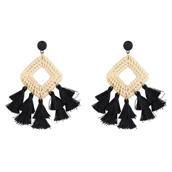 Orecchini con frange in rattan per la vendita all'ingrosso da parte di Club Manhattan