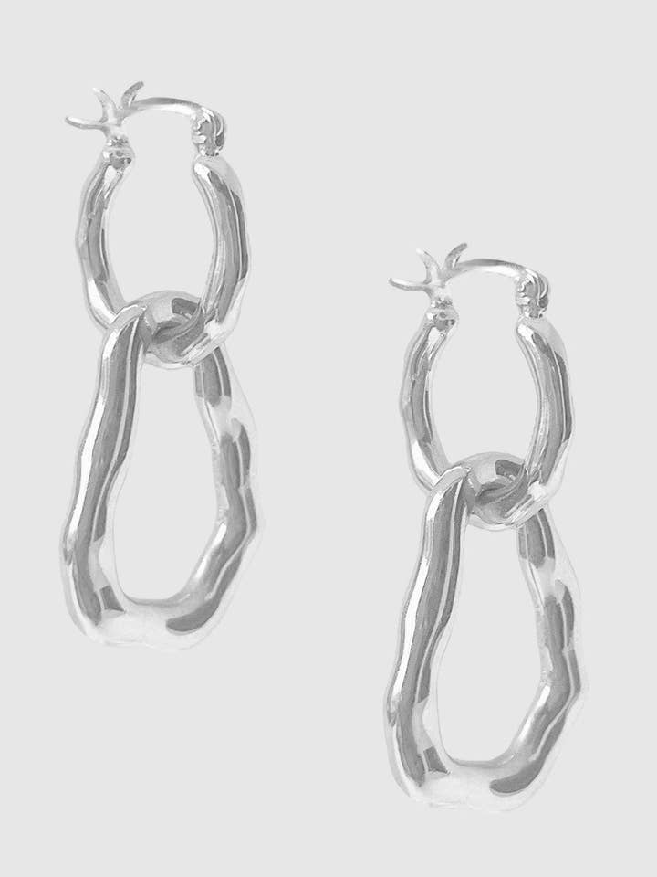 Boucle d'oreille pendante Petalo link pour la vente par Nashira Arnó Studio