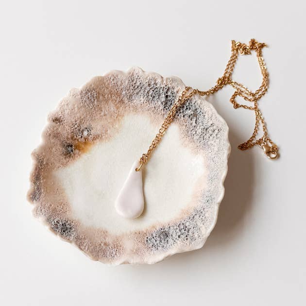 Cosmic shell porslin smyckesfat för wholesale av Mesh & Cloth