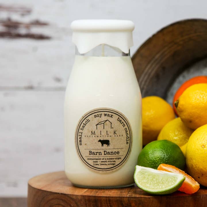 Bougie en bouteille de lait Barn Dance pour la vente par Milk Reclamation Barn