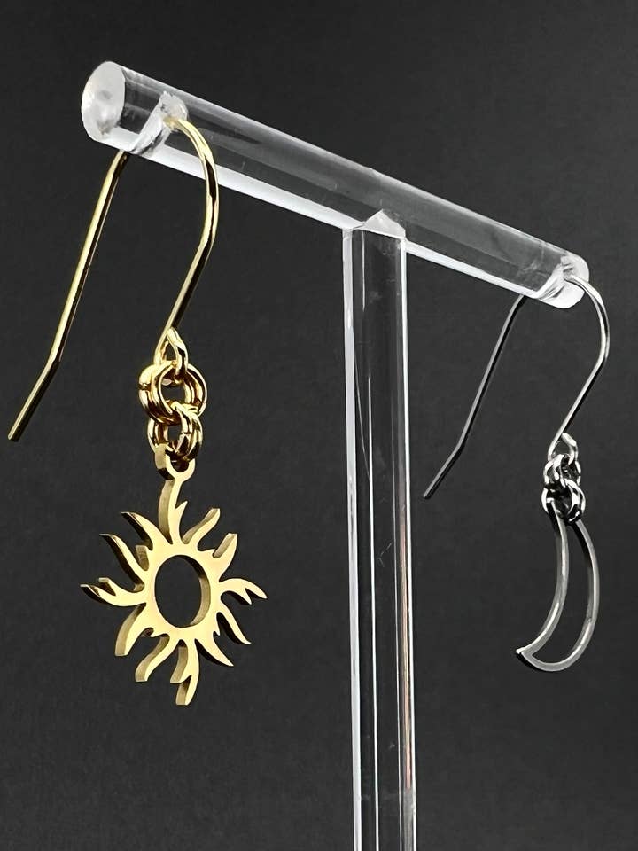 Eos Gryning Måne och Sol Örhängen - Silver / Guld för wholesale av Lawless