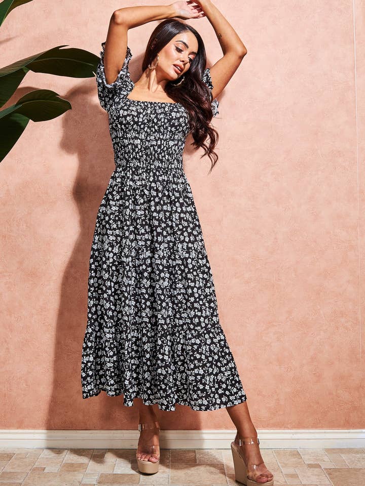 Abito longuette con scollo quadrato a fiori bianchi e neri | Jessie per la vendita all'ingrosso da parte di Chekani