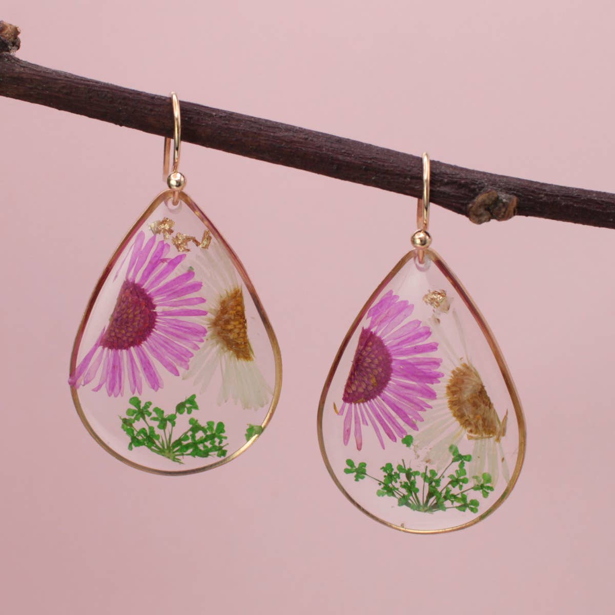 ZAD - Wholesale Dangle Earrings - Cottage Floral Daisy Dried Flower Earrings