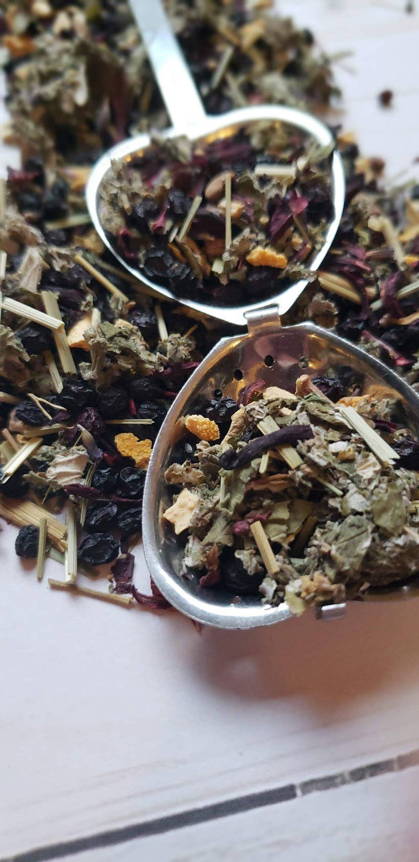 The Natural Mama Co. - Wholesale Tea Strainer/Infuser - Heart Shaped Tea Infuser2