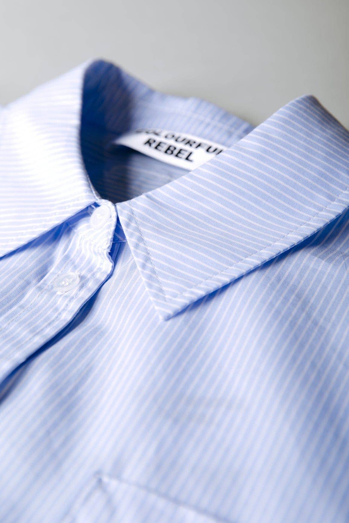 Azul bebê claro Blusa listrada Talia | Azul bebê claro para venda a revendedores na Faire2