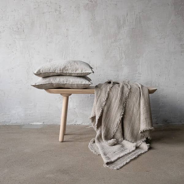 LinenMe - Wholesale Throw Blanket - Linen Throw With Fringes Natural Washed Waffle3