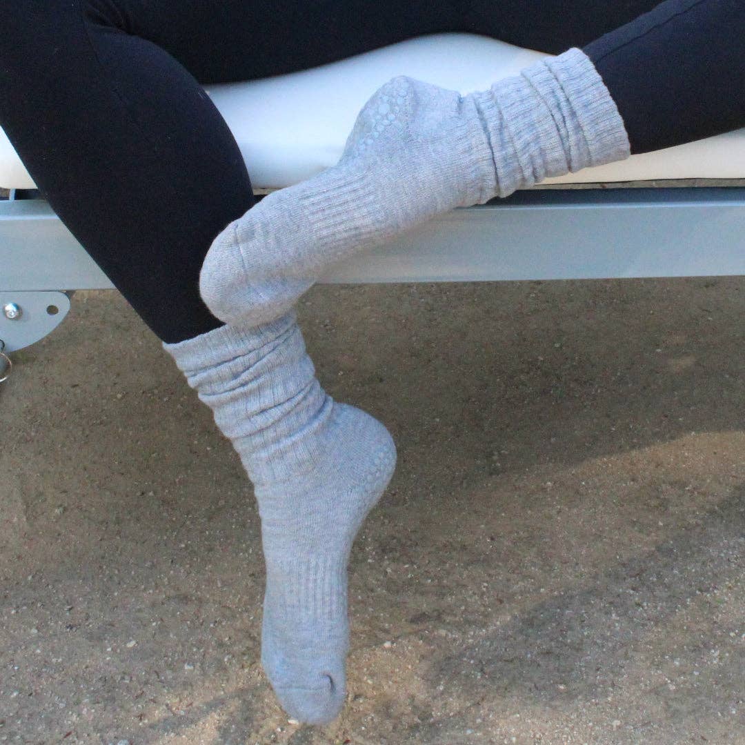 Girl's Girl - Vente Chaussettes – femme - CHAUSSETTES DE YOGA ANTIDÉRAPANTES EN GRIS1