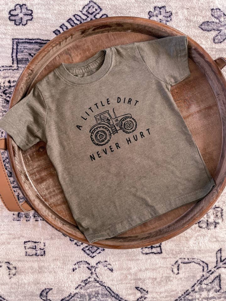 Ginger And Thread - Vente T-shirt sérigraphié – enfant - T-shirt de tracteur pour enfants en bas âge, T-shirt A little Dirt Never Hurt2