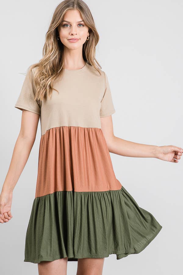 OLIV S/S NIVÅERAD GABI COLORBLOCK KLÄNNING för wholesale på Faire9