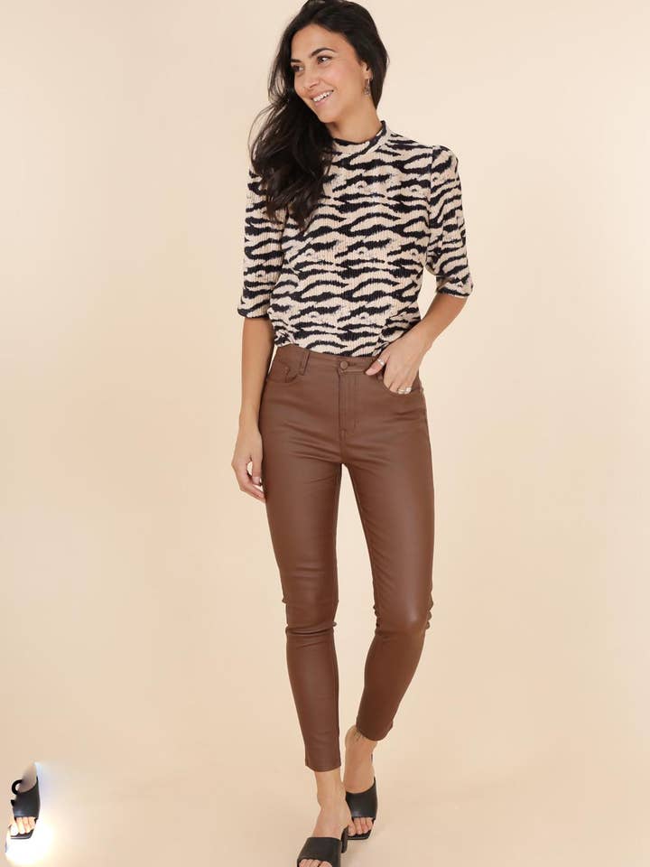 Schokoladenbraune PU-beschichtete Jeans für den Großhandel von DenimVista