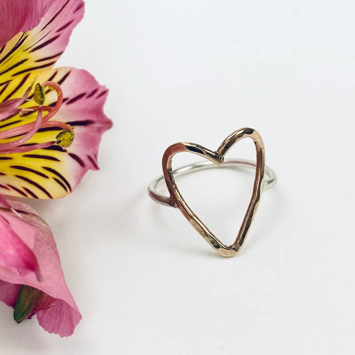 Laura J Designs – Engroshandel Båndring – Hamret hjerte Ring1