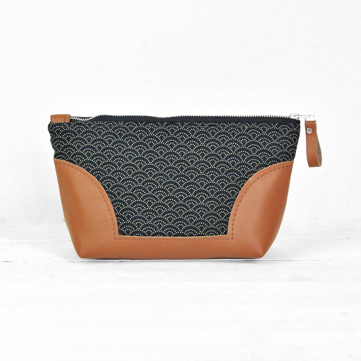 Lauren Holloway - Wholesale Toiletry Bag - Women's - Toiletry Bag - Black Japanese Wave0