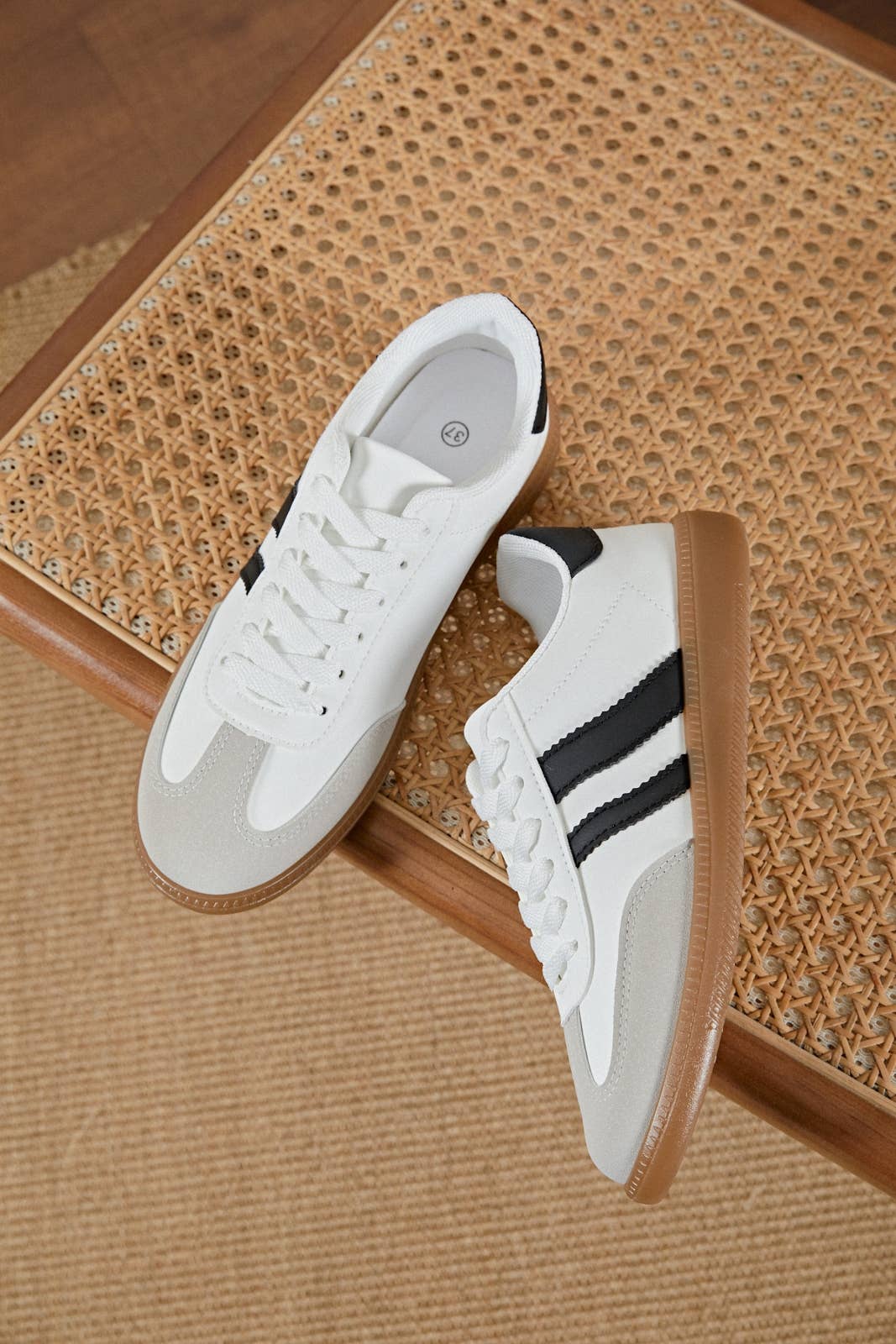 ERYNN - Wholesale Lifestyle Sneakers - Women's - lace-up sneakers - Zoe0