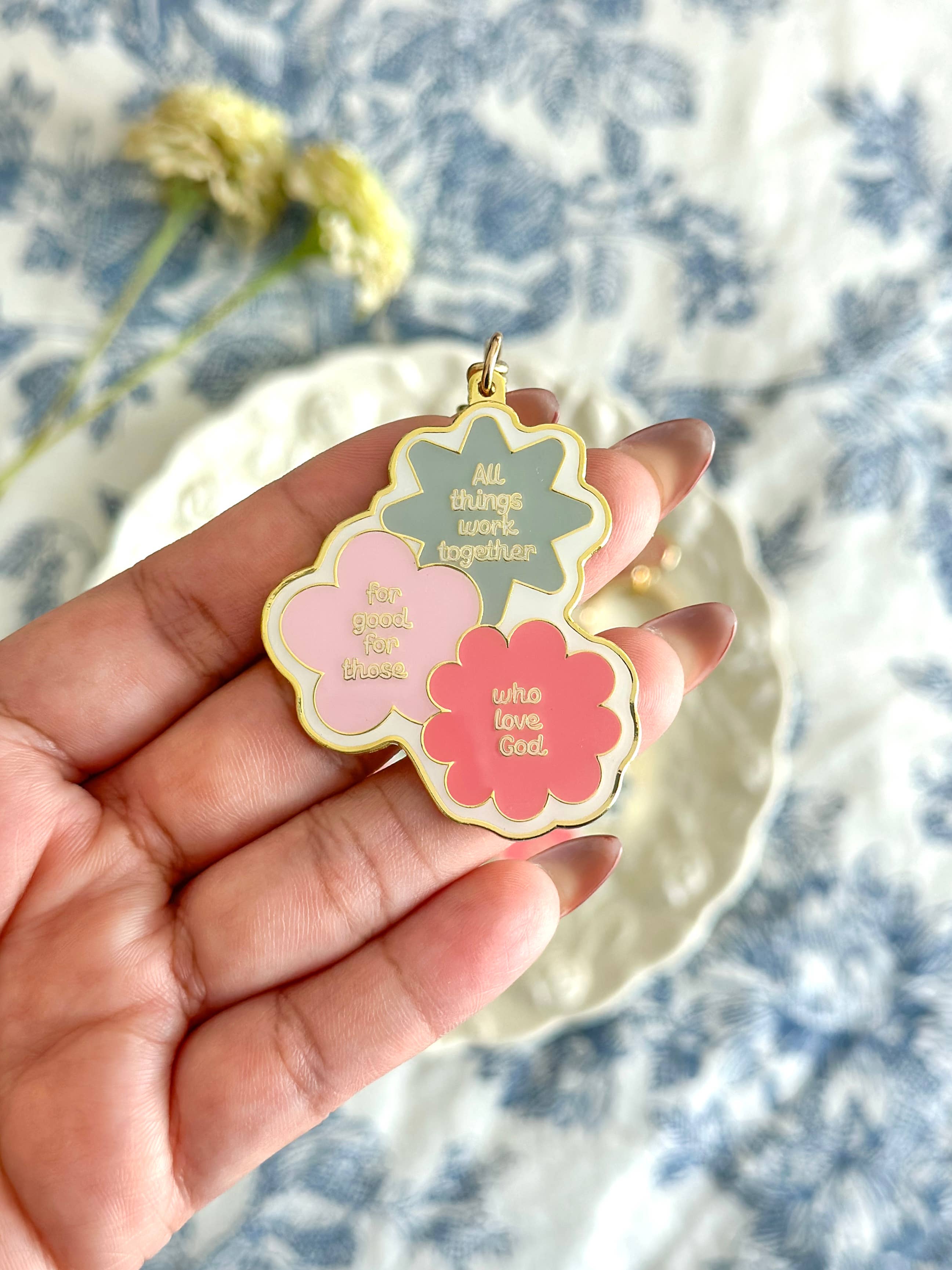 Grow in Grace - Vente Porte-clés – femme - Porte-clés verset biblique Romains 8:28, cadeau chrétien Grow in Grace2