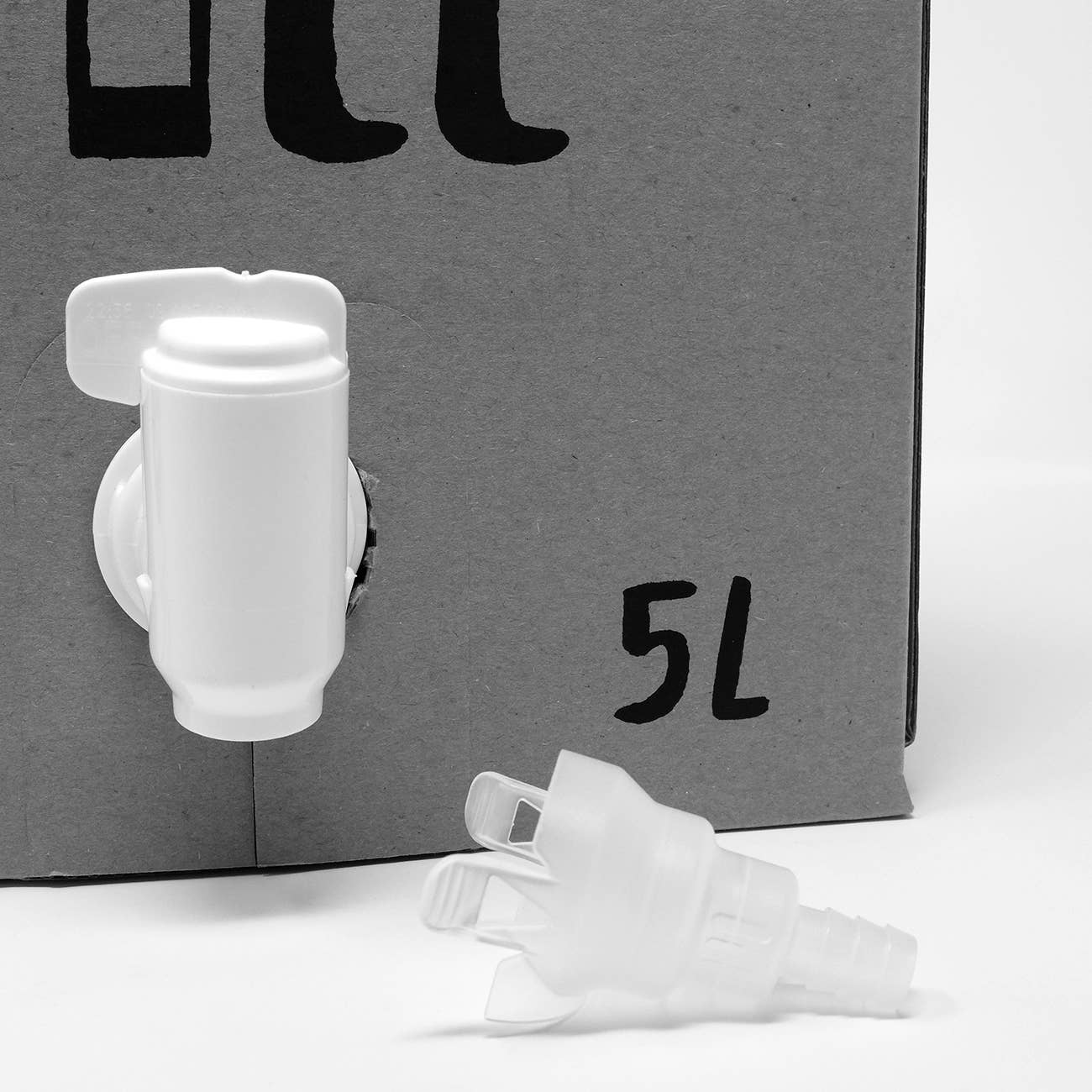 FILL REFILL CO – wholesale Soap dispenser – Easy Pour Attachment1