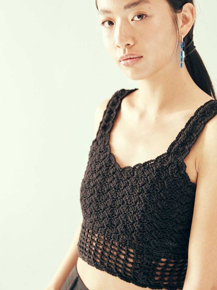 Top all'uncinetto nero fatto a mano Alba per la vendita all'ingrosso da parte di Nitah