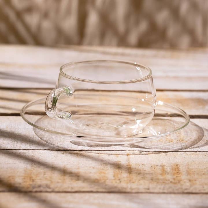 Tasse en verre et soucoupe pour la vente par The Karma Tea Co.