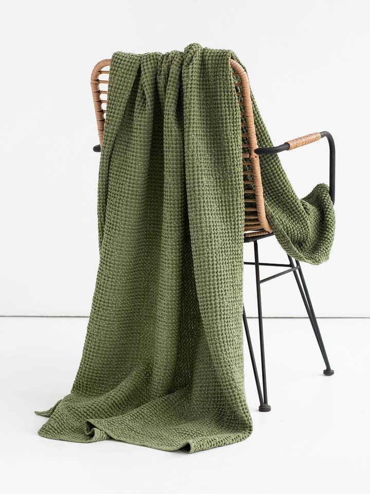 Linen waffle throw in Forest green for wholesale by MagicLinen (We handle U.S. import procedures for you)