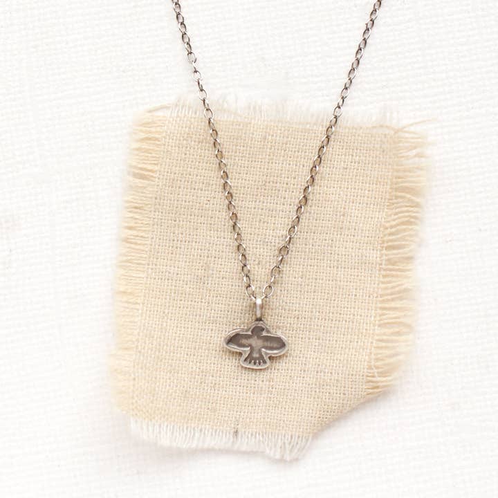 Mini-Soar-Charm-Halskette, zierliche silberne Charm-Halskette für den Großhandel von Sarah DeAngelo