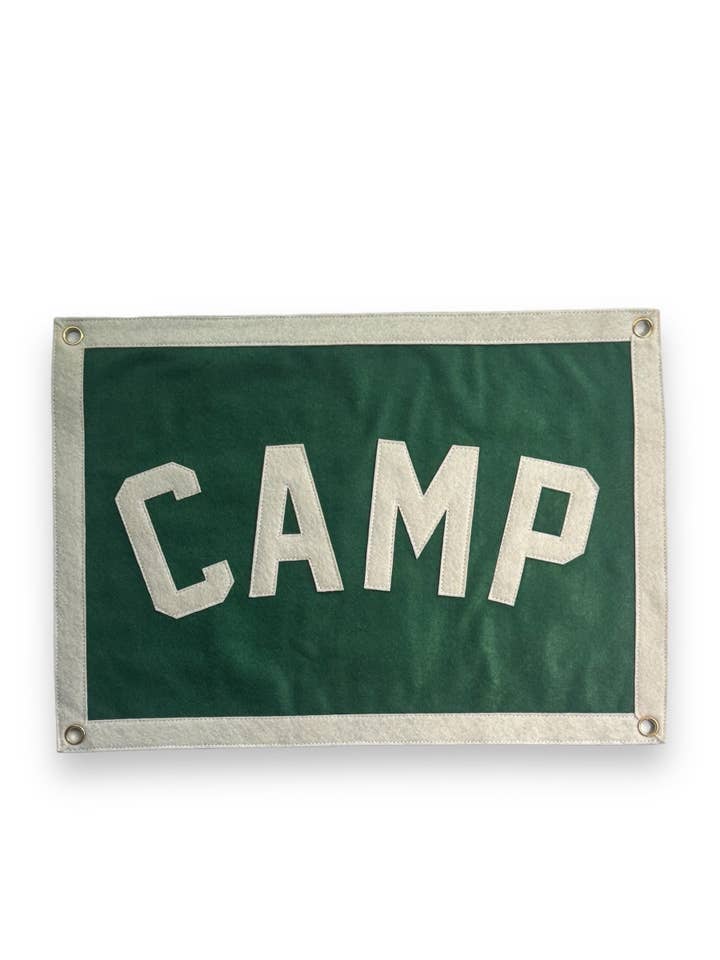 Fanion mural de camp d'inspiration vintage pour la vente par Blue Ridge Pennant Company