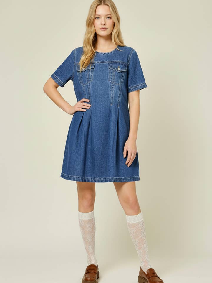 AJD5606 KORTÄRMAD PLISSERAD A-LINJE DENIMKLÄNNING för wholesale av Aaron & Amber