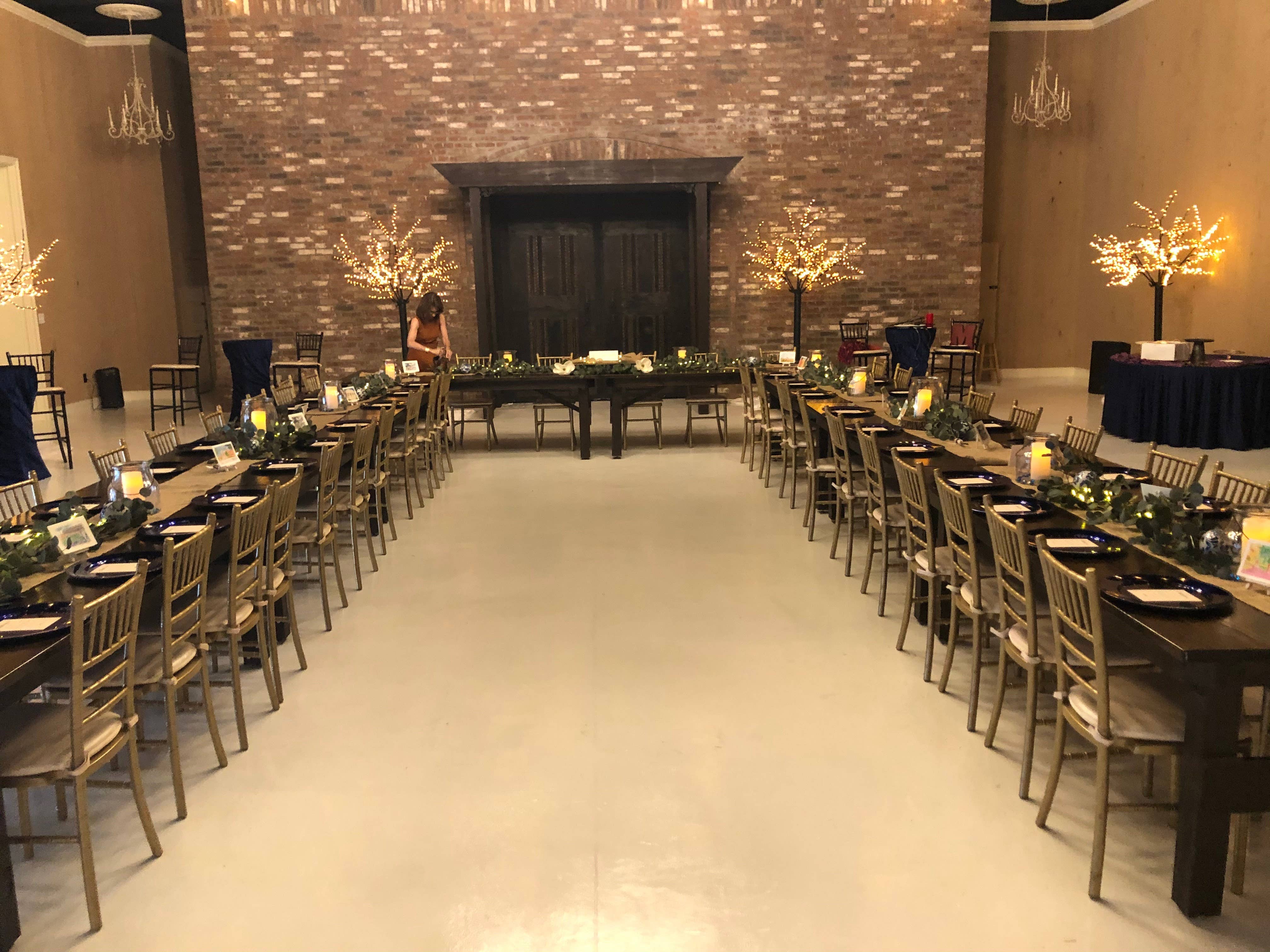 Angel Isabella - Wholesale Bunting/Garland - 70" Artificial Grey green Eucalyptus Garland seeded12