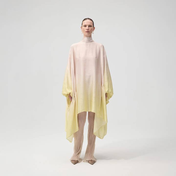 Vestido Silkie de edición limitada en amarillo pastel y crema para venta al por mayor de eikō ai