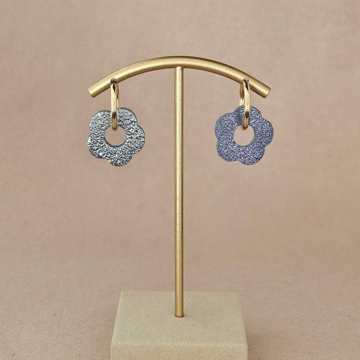 Royal marais – wholesale Hoop-örhängen – Upcyclade hoops i rostfritt stål med läderblommor4