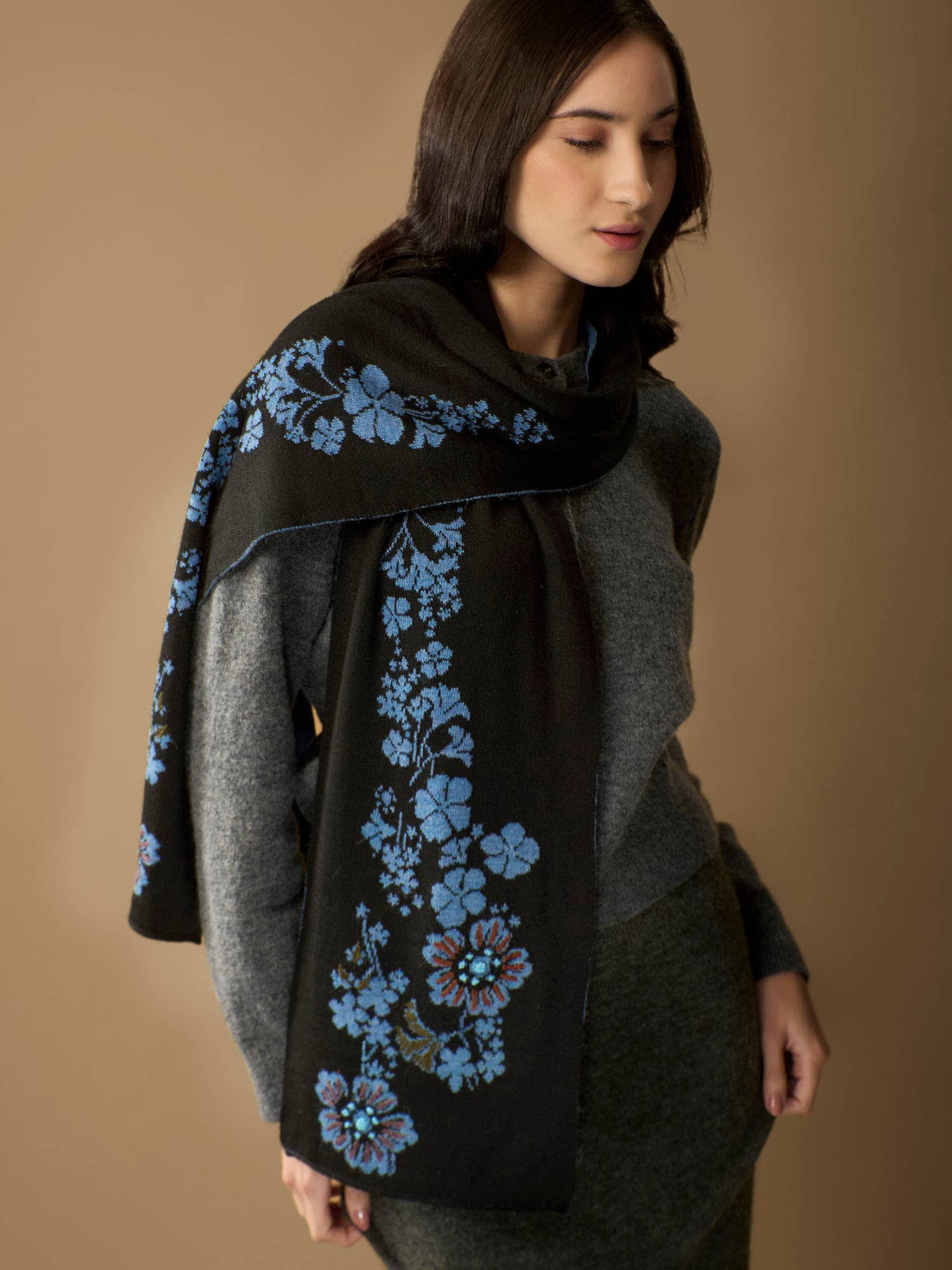 WUAMAN - Alpaca - Vente Écharpe – femme - Écharpe Julia en alpaga | Broderie à la main | Automne3