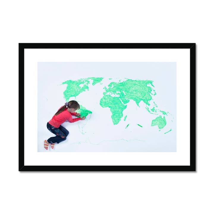 Mapa de desenho de menina do mundo Impressão emoldurada e montada por atacado de Sorbey