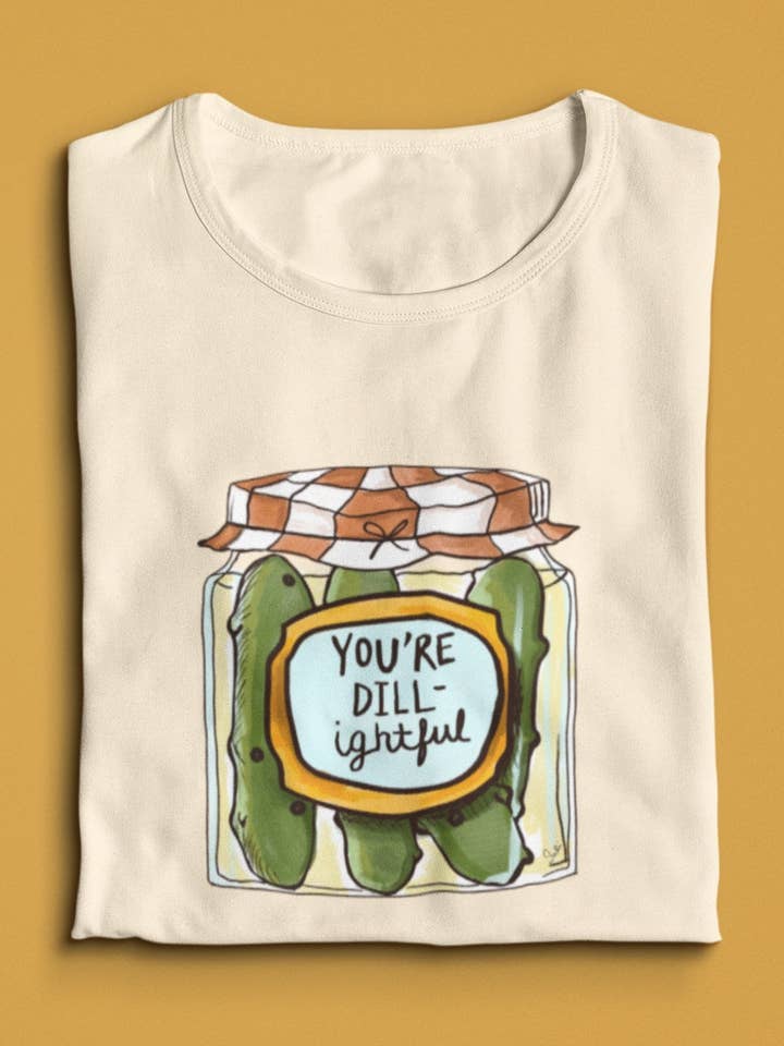 Dill-ightful - Maglietta a maniche corte unisex naturale per adulti per la vendita all'ingrosso da parte di Raising Tito