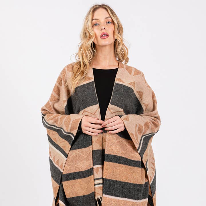 Mehrfach gestreifter Fransen Ruana für den Großhandel von Collections by Fame Accessories