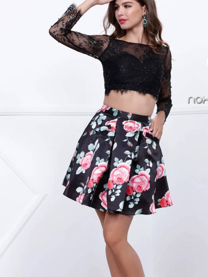 Robe noire 2 pièces pour la vente par Eclectic Wallflower Boutique