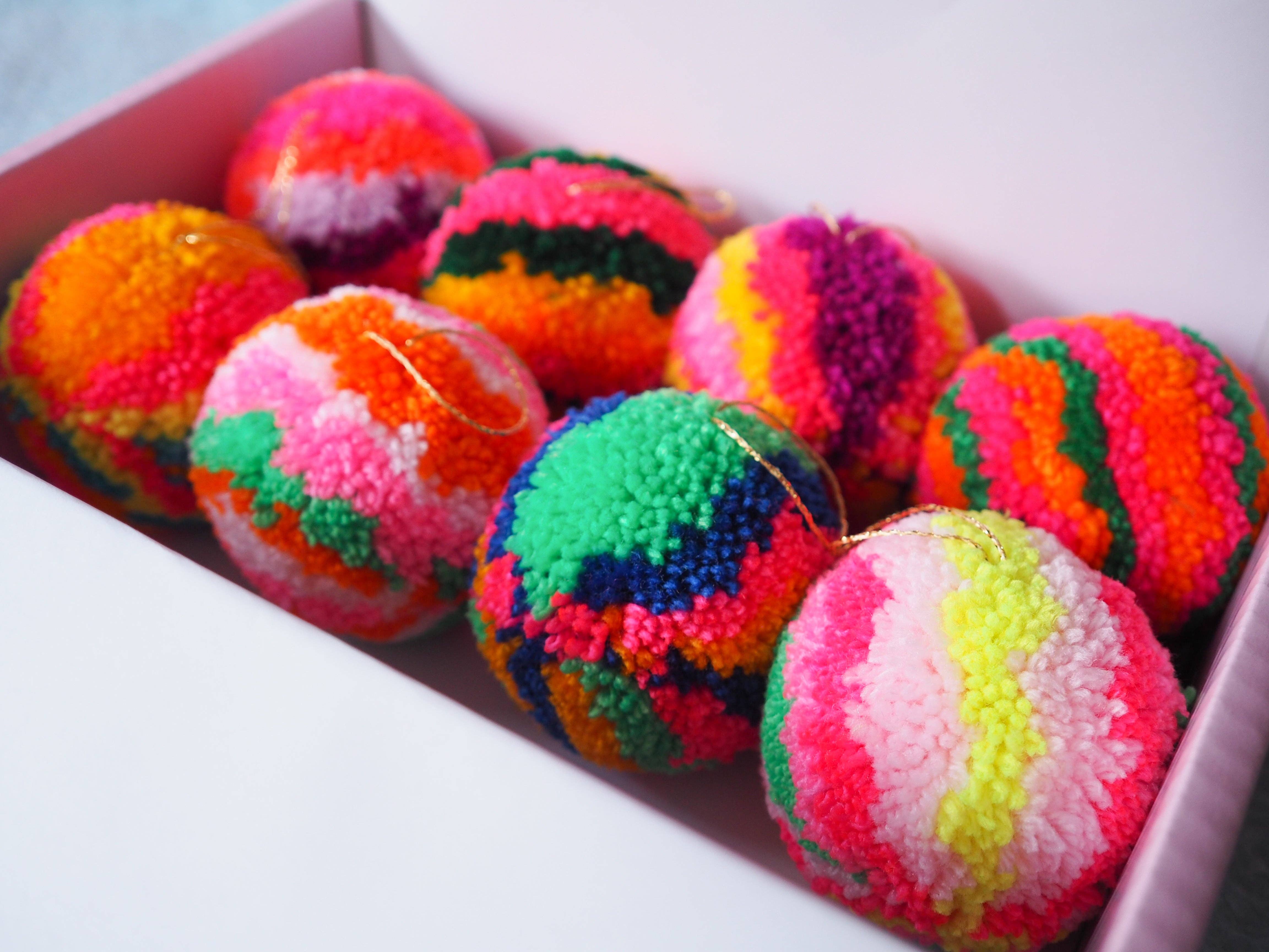 Fat Pom Poms – wholesale Ornament set – Retro Inspired Pom Pom Bauble Decorations1