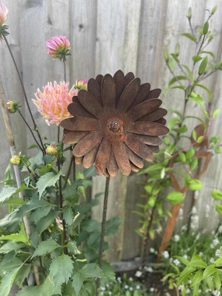Rustic garden Flower (design 1) for wholesale by Beechwood Trinkets