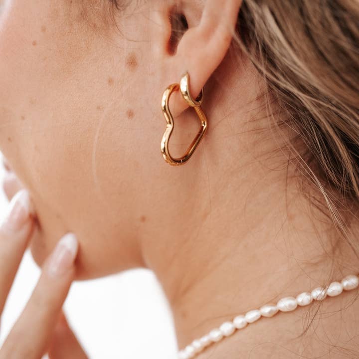 Pretty Simple - Wholesale Hoop Earrings - Love On My Mind Heart Hoop Earrings - WATERPROOF