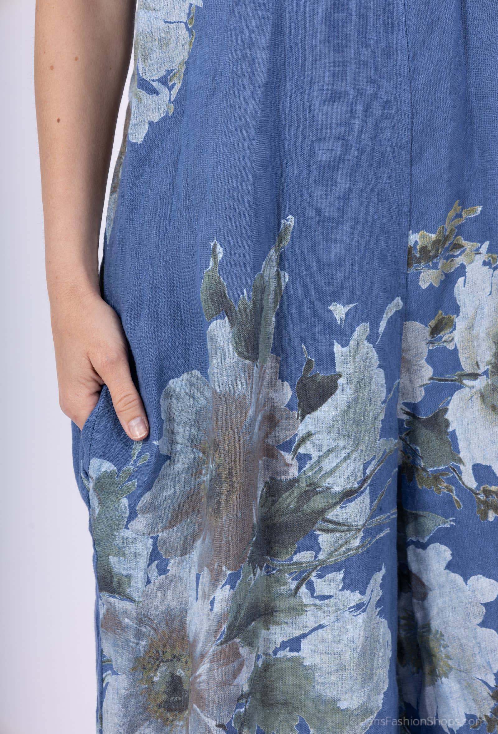 Shyloh - Wholesale Onesie - Women's - Flowy long dress with floral print and straps 205992