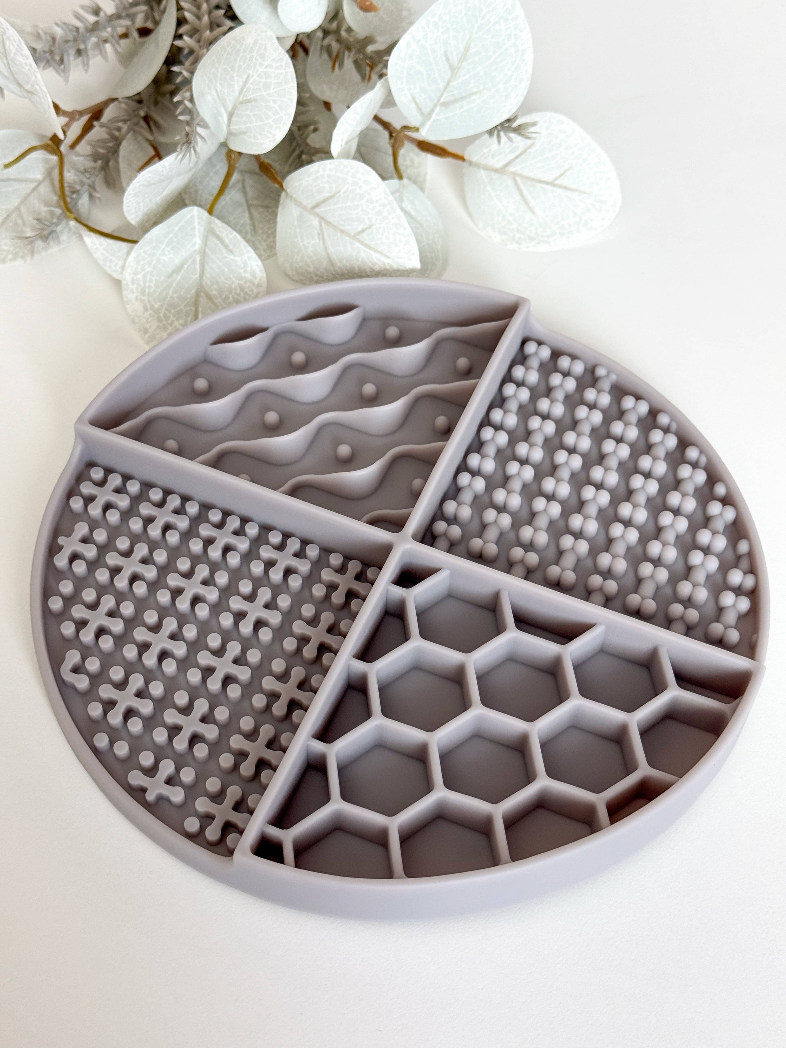 Doggotique - Wholesale Pet Food Mat - Dog - Lick mat Honey2 for dogs and cats, slow feeder dog3